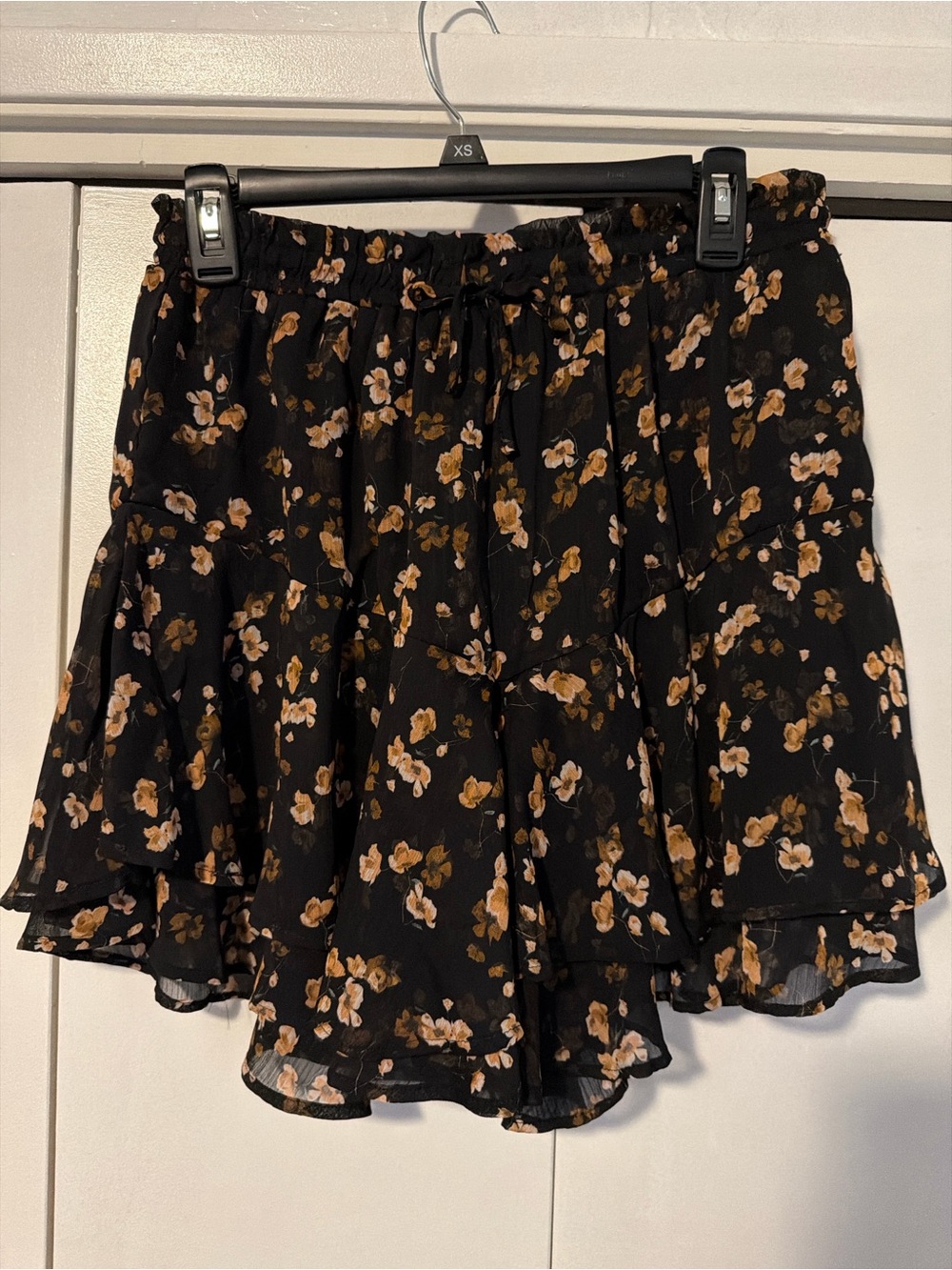 Black Floral Tiered Mini Skirt - Brand: